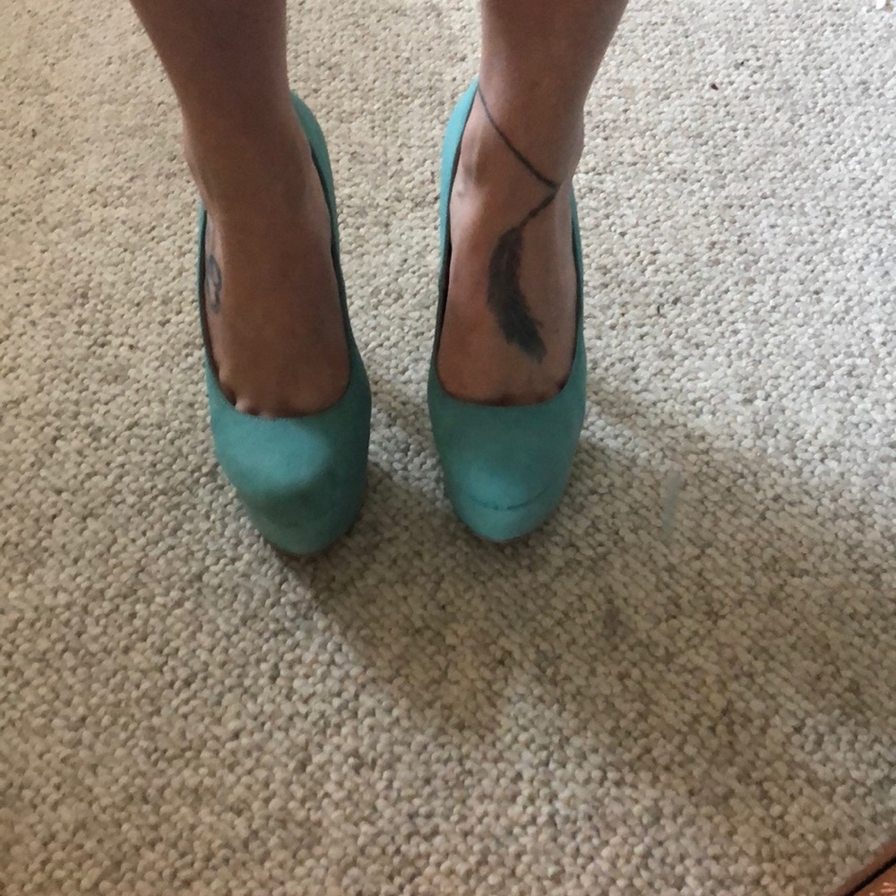Teal, closed toed, platform heels - Picture 2 of 3